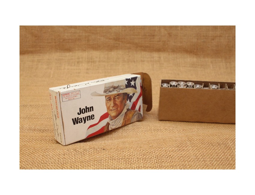 1 boite vide John Wayne Commemorative calibre 32-40W avec 7 douilles percutée