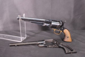 Deux revolvers Santa Barbara calibre 44 collecteur de pièces